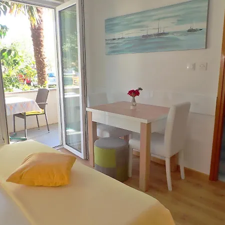 Sidro On The Beachfront Appartement
